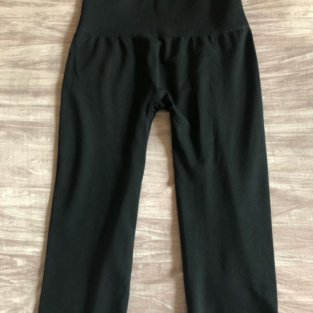 Super comfy back leggings with wide waistband!